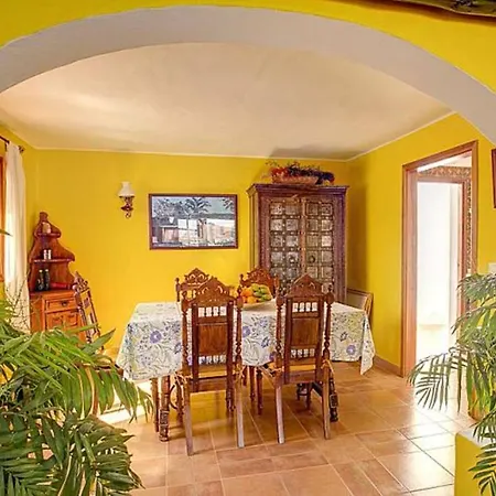Vista Con Piscina Privada Y Barbacoa Casa de Férias Nazaret