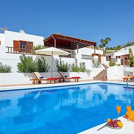 Vista Con Piscina Privada Y Barbacoa Dom wakacyjny