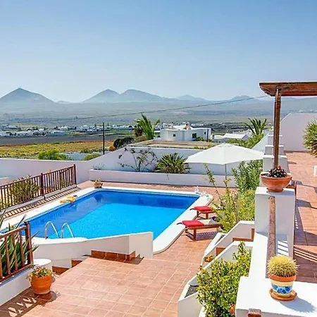 Vista Con Piscina Privada Y Barbacoa *